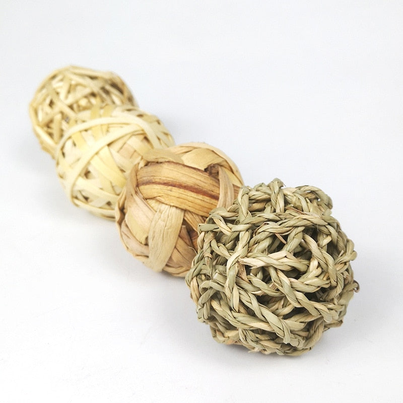 Natural Grass Made Chew And Scratch Ball For Small Pets(Size: 7cm)