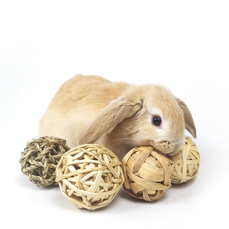 Natural Grass Made Chew And Scratch Ball For Small Pets(Size: 7cm)