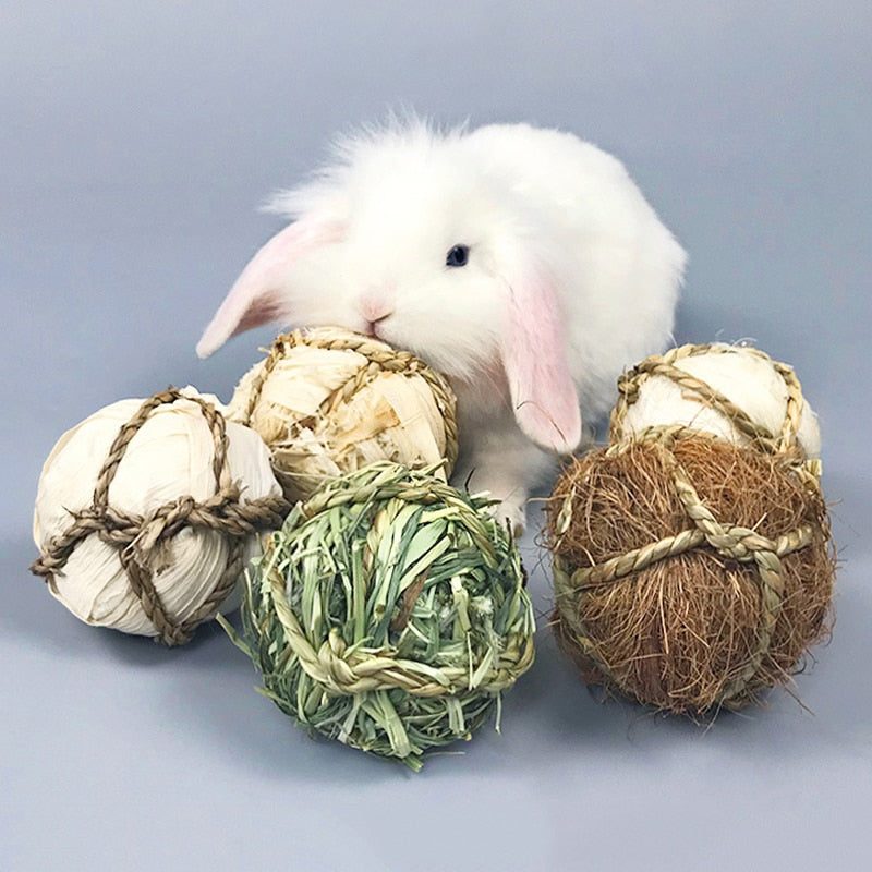 Natural Grass Made Chew And Scratch Ball For Small Pets(Size: 7cm)