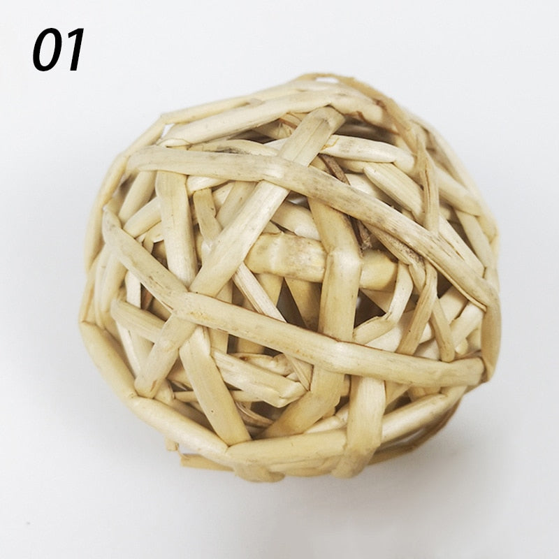 Natural Grass Made Chew And Scratch Ball For Small Pets(Size: 7cm)